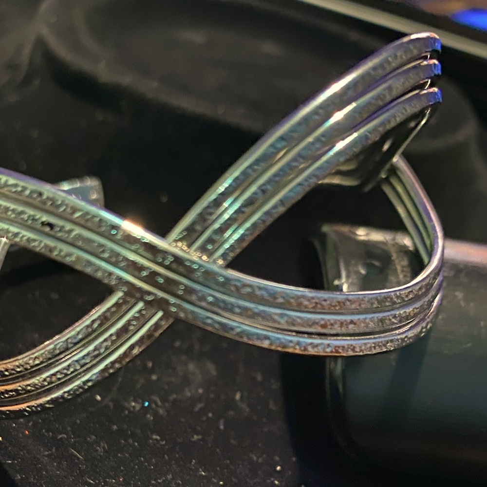 Crisscross bracelet in silver
